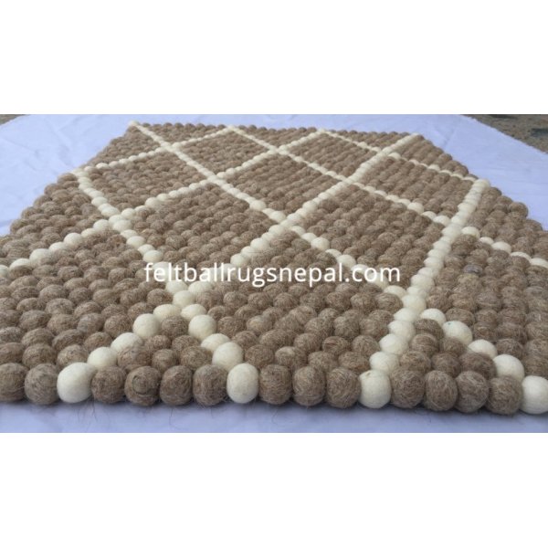 criss-cross-pattern-felt-rug (1)