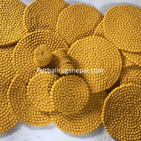 golden-felt-ball-mat (2)