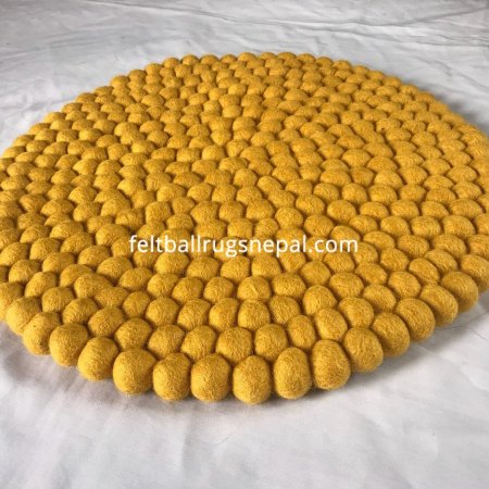 golden-felt-ball-mat (3)