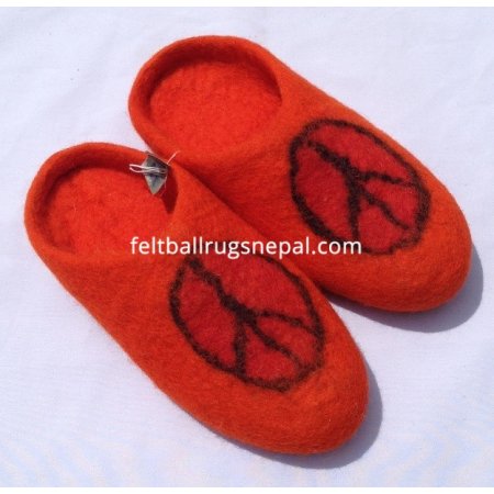 peace-mark-felt-slipper (1)